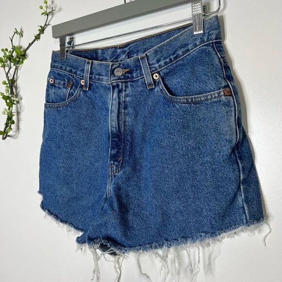 Levi's Classic Blue Denim Shorts - Picture 4 of 9